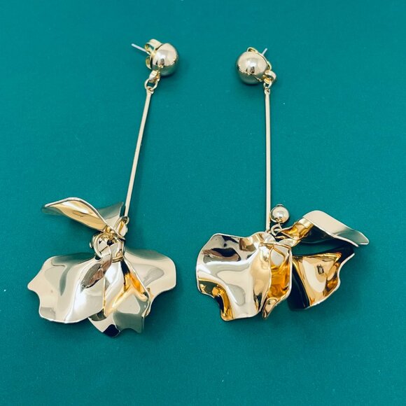 Shashi | Petunia Earrings - Picture 6 of 6